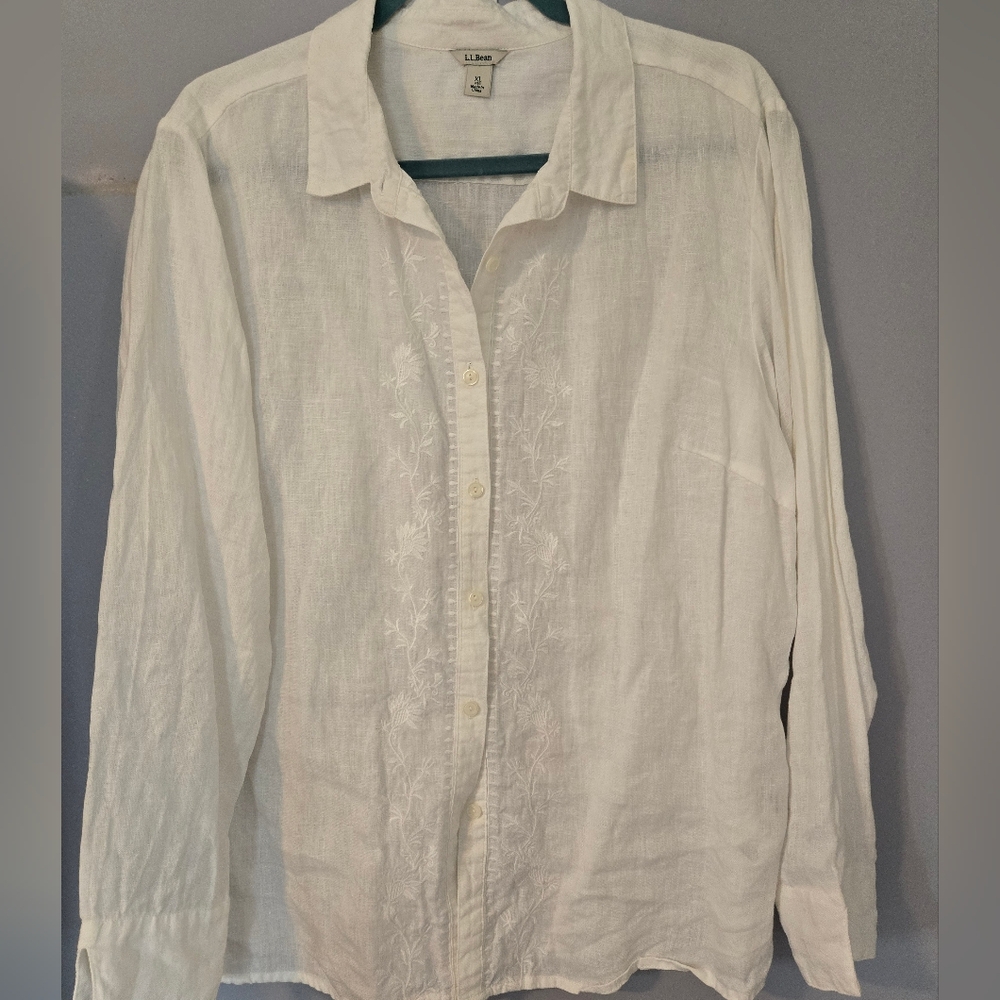 L.L.Bean 100% Linen Embroidered Blouse